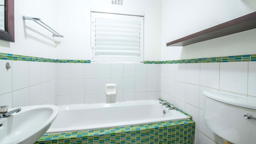 2 Bedroom Property for Sale in Vredekloof East Western Cape
